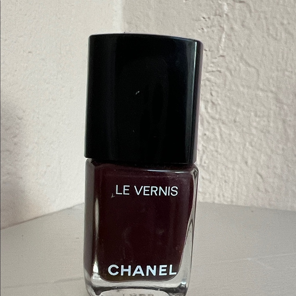 CHANEL Le Vernis in Vamp - Picture 3 of 6